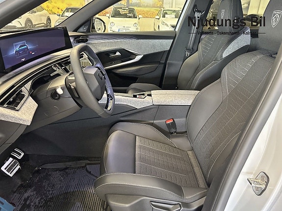 Peugeot e-5008 6 of 12