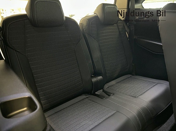 Peugeot e-5008 10 of 12