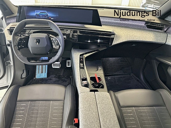 Peugeot e-5008 8 of 12