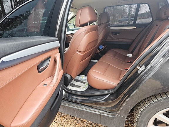 BMW 530d 3 of 5