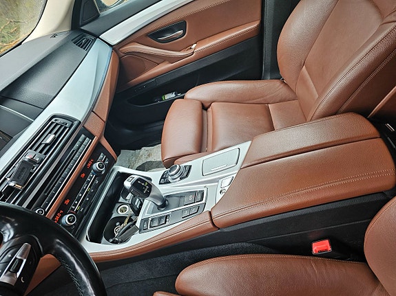 BMW 530d 4 of 5