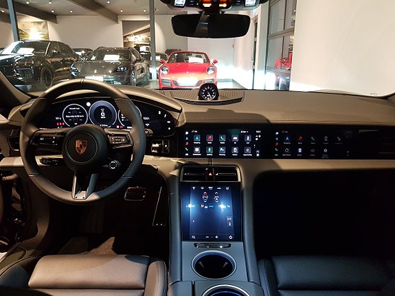 Porsche Taycan 4 11 of 12