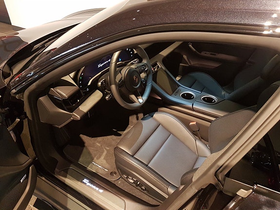 Porsche Taycan 4 6 of 12