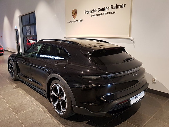 Porsche Taycan Cross Turismo 4 of 5