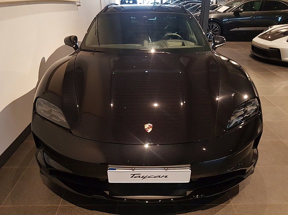 Porsche Taycan Cross Turismo 3 of 5