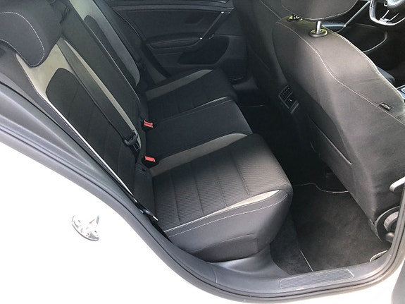 Volkswagen Golf VII 18 of 18