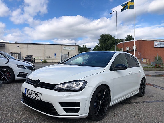 Volkswagen Golf VII 2 of 18