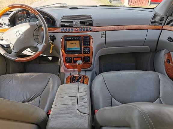 Mercedes-Benz S320 7 of 10