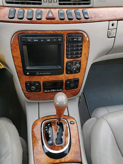 Mercedes-Benz S320 10 of 10