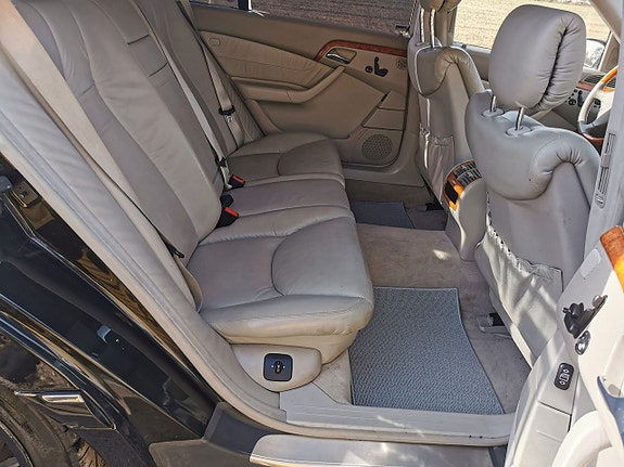 Mercedes-Benz S320 9 of 10