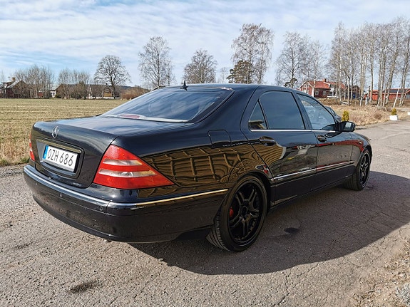 Mercedes-Benz S320 3 of 5
