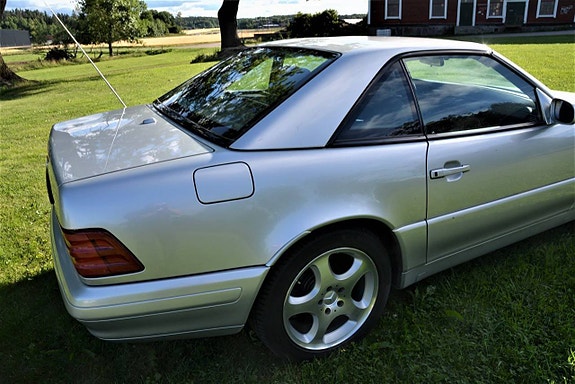 Mercedes-Benz SL320 5 of 5