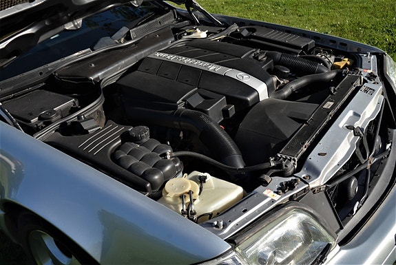 Mercedes-Benz SL320 28 of 30