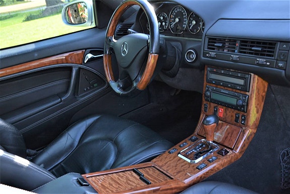 Mercedes-Benz SL320 11 of 30