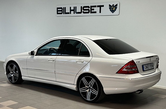 Mercedes-Benz C32 3 of 9