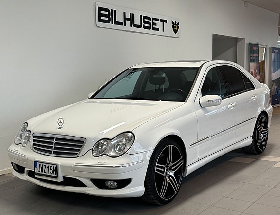 Mercedes-Benz C32 4 of 9