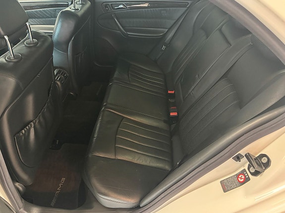 Mercedes-Benz C32 8 of 9