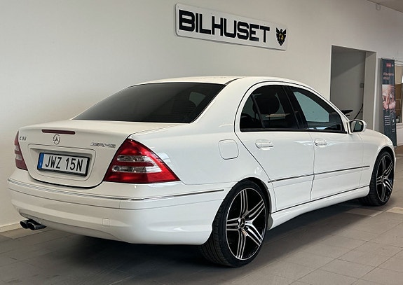 Mercedes-Benz C32 2 of 9