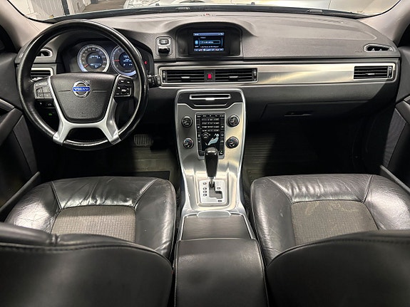 Volvo V70 11 of 24