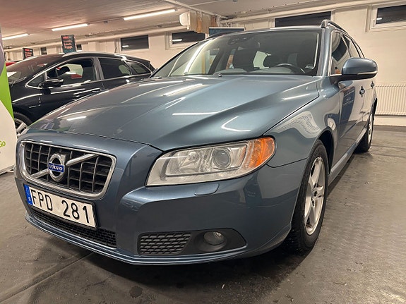Volvo V70 3 of 24