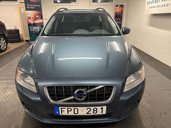 Volvo V70 2 of 24