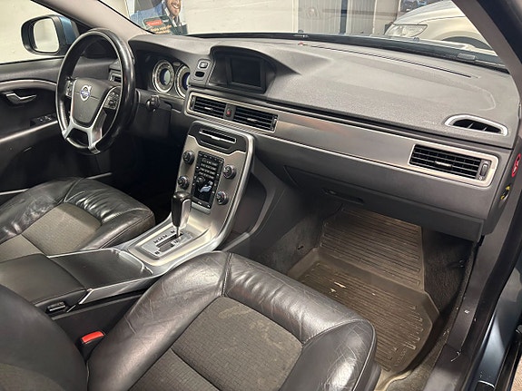 Volvo V70 12 of 24