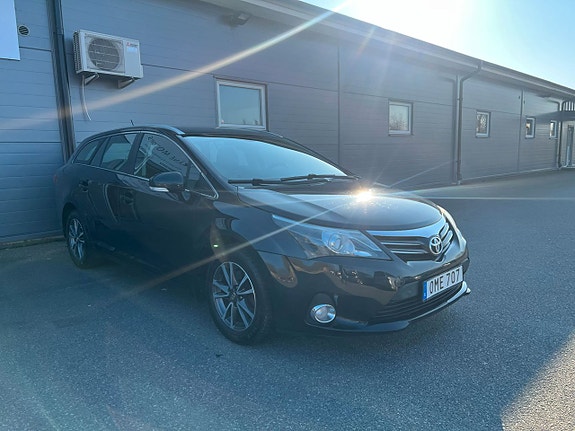 Toyota Avensis 4 of 5