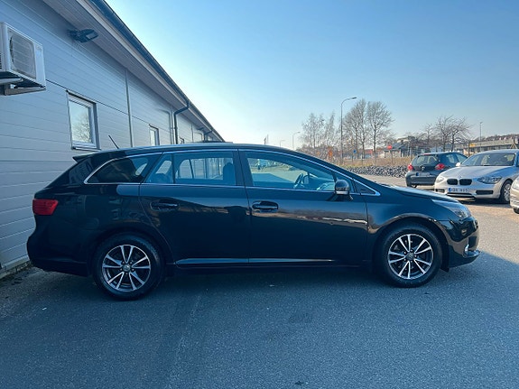 Toyota Avensis 5 of 5