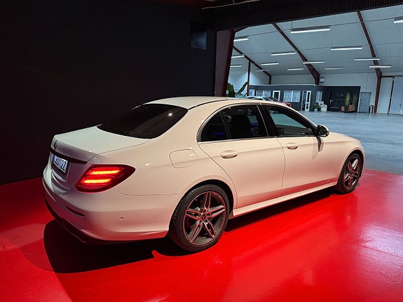 Mercedes-Benz E200 d 2 of 5