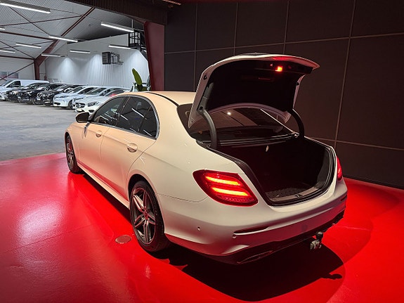 Mercedes-Benz E200 d 3 of 5
