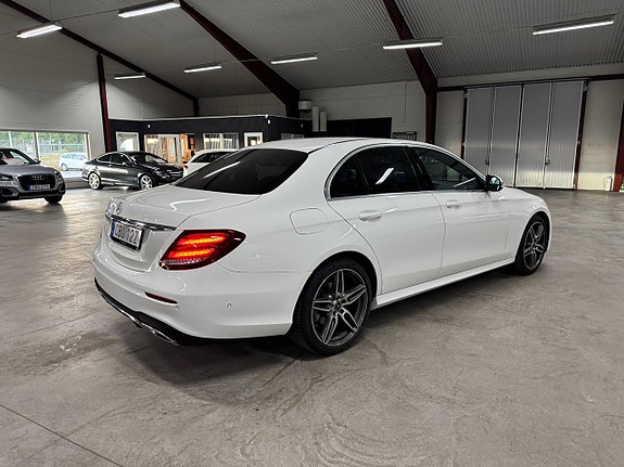 Mercedes-Benz E200 d 2 of 23