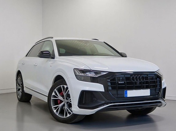Audi Q8 2 of 5