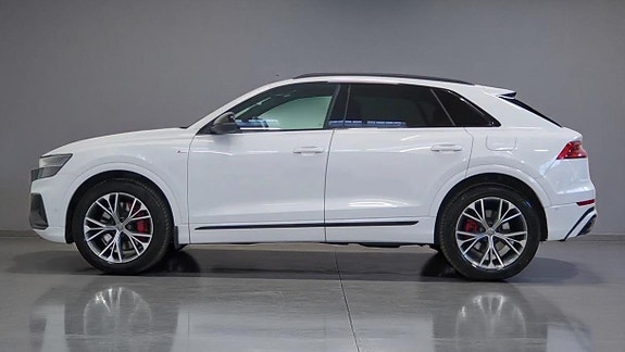 Audi Q8 3 of 5