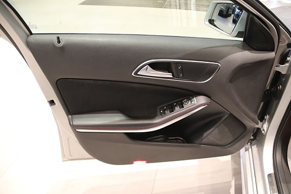 Mercedes-Benz A180 11 of 16