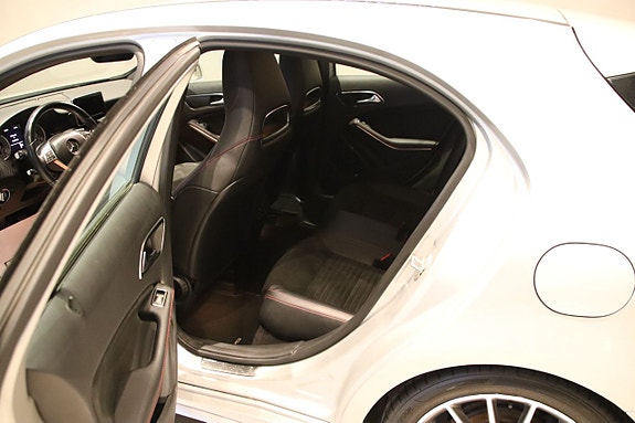 Mercedes-Benz A180 8 of 16