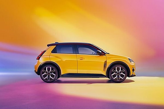 Renault 5 E-Tech 3 of 4