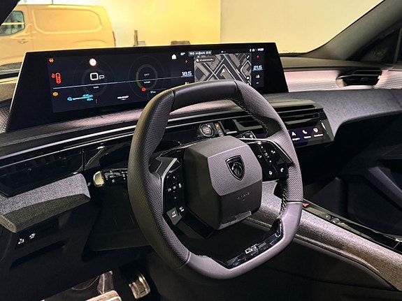 Peugeot e-5008 4 of 4