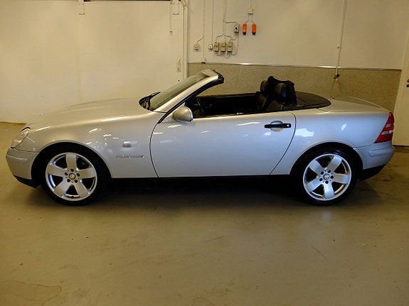 Mercedes-Benz SLK230 2 of 5