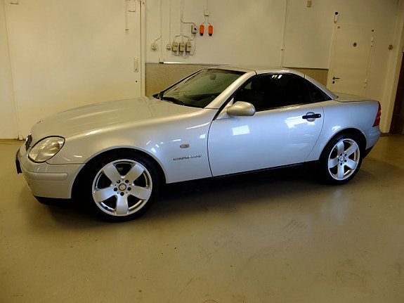 Mercedes-Benz SLK230 4 of 5