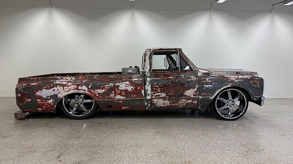 Chevrolet C10 2 of 5