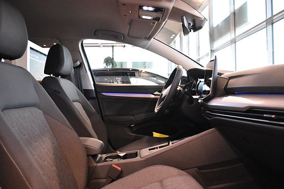 Volkswagen Golf VIII 19 of 23