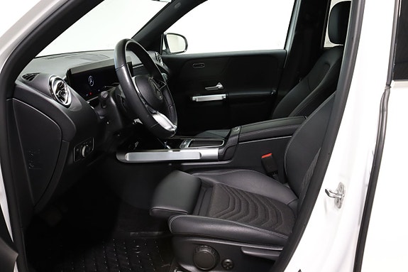 Mercedes-Benz GLB200 7 of 16