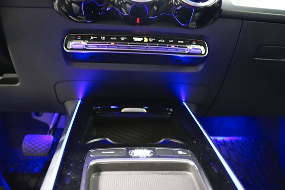 Mercedes-Benz GLB200 14 of 16
