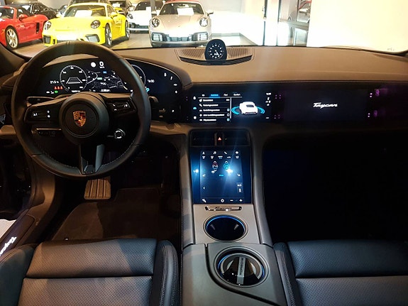 Porsche Taycan 4S 11 of 11