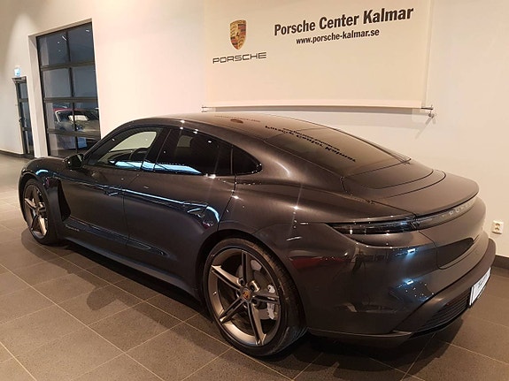 Porsche Taycan 4S 4 of 5