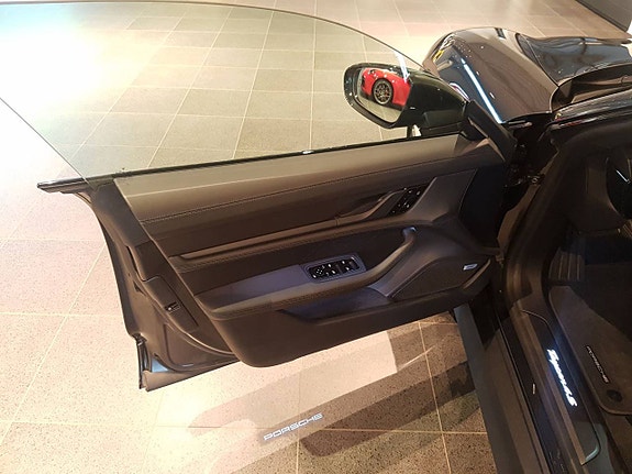 Porsche Taycan 4S 7 of 11