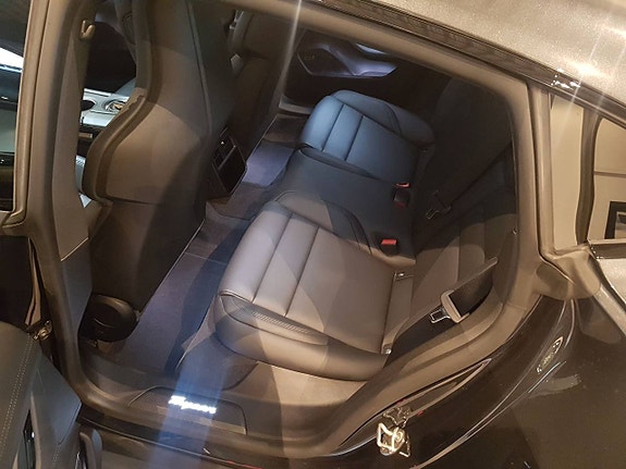 Porsche Taycan 4S 10 of 11