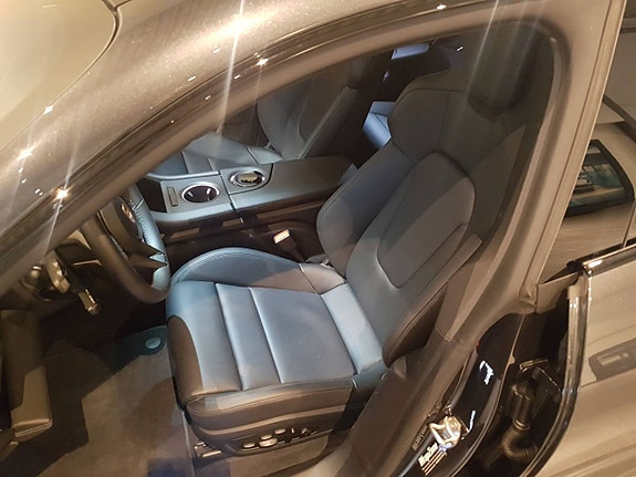 Porsche Taycan 4S 8 of 11