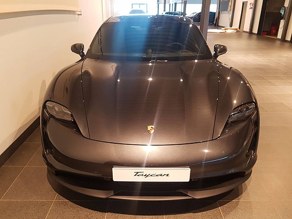 Porsche Taycan 4S 3 of 5