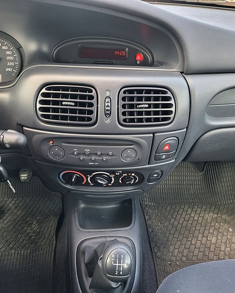 Renault Megane I 10 of 17